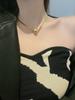 Collar con colgante de bola dorada de acero de titanio y hueso de serpiente para mujer, estilo frío, diseño de nicho simple, cadena de suéter con clavícula de moda.