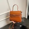 Nova bolsa de mão versátil de nicho casual de alta qualidade mais vendida, bolsa transversal elegante estilo executivo para o dia a dia feminino