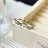 Pendientes de Diseño Exclusivo de Alta Gama Chapados en Oro con Microincrustaciones y Nudo Dorado de Pedrería para Mujer, Pendientes de Lujo Ligero de Celebridad de Internet Coreana