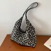 Estilo Coreano Casual 2026 Nuevo Bolso de Mujer con Estampado de Leopardo Bolso de Hombro Casual Versátil Simple Gran Capacidad Bolso Tote para Estudiante