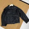 Estilo minimalista, retrô, bolso grande, gola lapela, jaqueta de couro sintético de ovelha para mulheres, modelagem que emagrece, caimento solto, adequada para baixinhas, casaco curto de couro PU, outono