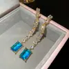 Brincos de Pérola com Franja e Laço de Diamante Cravejado com Tachas Prateadas, Brilhantes, Luxuosos e Requintados com um Toque Único e de Alto Padrão