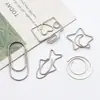 Venta al por mayor del fabricante, Clips para papel creativos con forma especial niquelados, Marcadores de oficina de dibujos animados, Papelería de almacenamiento de alto valor