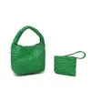 Bolso Tejido a Mano de Cuero PU Suave Nuevo 2025 Bolso Satchel para Mujer Cesta de Verduras Bolso Pequeño Bolso Cruzado de Viaje para Desplazamiento de Moda