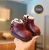 Botines Cortos para Bebé Niña 2026 Nuevo Otoño Más Terciopelo Botitas de Cuero Pequeñas Zapatos de Moda Casuales Suela Suave para Niñas Botas Martin para Niñas