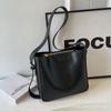 Bolsa Pequena de Grande Capacidade para Mulheres 2026 Novo Estilo Quente de Primavera Bolsa de Ombro Colorida Contrastante Elegante Bolsa Transversal Grande Capacidade Estilo Balde