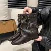 2026 Botines Nuevos Pantalones de Mujer Aumentador de Altura Interior Botas de Motocicleta Botas de Moda Hebilla Apilada Fresco Atractivo Moda Punta Cuadrada