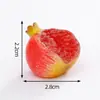 Miniaturas creativas de paisaje de medio corte de manzana y sandía, decoraciones DIY temáticas de comida, accesorios colgantes y pequeños adornos de escritorio