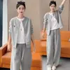 [Conjunto de duas peças] Conjunto esportivo casual feminino, nova coleção primavera/outono 2026, jaqueta de botões de caimento solto e calça de perna larga
