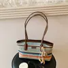 Bolsa Tote Versátil e Requintada Transfronteiriça Moda Verão 2026 Novo Design de Nicho Elegante de Alta Qualidade para o Dia a Dia Ombro Axila