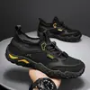 Zapatos de malla para hombre 2026 nuevo modelo de verano zapatos casuales transpirables para hombre exterior ligeros slip-on huecos deportivos zapatos de moda