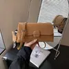 Versátil Elegante 2026 Nova Bolsa Feminina Outono/Inverno de Luxo em Camurça e Pelúcia de Ombro Único Transversal de Axila