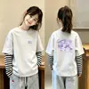 Blusas Infantis Primavera e Outono 2026 Nova Camiseta de Algodão Puro Listrada de Manga Longa Outono Camisa Básica Estilosa com Desenho ins