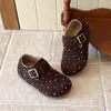 Zapatos Birkenstock para Niños 2026 Primavera/Otoño Nuevo Estilo Zapatos Pequeños de Cuero Mate con Diamantes Brillantes para Niñas Suela Suave Cómodos Versátiles Mocasines