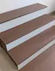 1,2m Azulejos para Degraus de Escada com Textura de Madeira Sintética Antiderrapantes Resistentes ao Desgaste Cerâmica Integral Azulejos para Degraus de Escada Esmaltados de Peça Única para Interior