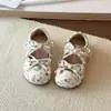 Zapatos de piel para niña, nueva colección otoño 2026, zapatos tipo princesa florales de punta fina, estilo coreano, modernos y versátiles para estudiantes, zapatos casuales de punta cuadrada
