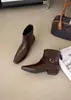Coleção nova 2026 estilo francês: botas de tornozelo com bico quadrado, salto oculto, efeito emagrecedor e um visual chique