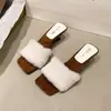 Chinelos de algodão fofos estilo Chanel para mulheres, novo modelo outono e inverno 2026, modernos e versáteis, adequados para uso externo, com salto plataforma e design de salto alto