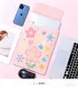 Funda para portátil compatible con MacBook Neo, hecha de material de cuero en la misma serie de colores, ofreciendo un toque premium
