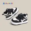 Novos Sapatos de Algodão para Bebê no Inverno, Sapatos para Meninas Pequenas e Crianças, Sapatos Esportivos Impermeáveis de Couro e Veludo para Meninos de 1 a 3 Anos