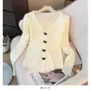 Blusa de tricô com decote V e mangas compridas com acabamento em renda para mulheres, nova coleção outono 2026, com acabamento franzido e detalhe de laço, projetada para ser emagrecedora e valorizar a silhueta