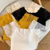 Top de camiseta de punto con retazos de encaje color albaricoque, cuello en V, manga corta para mujer, nuevo estilo de verano, top interior elegante y ajustado.