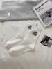 Calcetines de otoño e invierno para mujer con cachorros de dibujos animados flocados, calcetines lindos de media pantorrilla, estilo universitario, modernos, versátiles, calcetines de algodón absorbentes de sudor para uso en exteriores