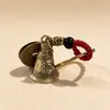 Mantra de Seis Sílabas Tibetano Mini Vajra Campana Colgante Bronce Antiguo Escritura Pequeña Campana de Cobre Llavero Colgante para Coche