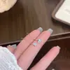 Brincos de Flor de Íris Azul para Mulheres 2025 Novo Design de Nicho Popular de Alta Qualidade Flor de Três Folhas Brincos Elegantes