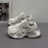 Zapatos de Malla Transpirable Blancos Estilo Papá para Mujer 2026 Verano Nuevos de Poca Altura Suela Gruesa que Aumenta la Altura Casual Deportivos para Correr