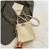 Bolso Cruzado para Teléfono Vertical de Estilo Peblado de Moda de Nicho de Este Año 2025 Nuevo Bolso Pequeño Versátil Simple para Mujer