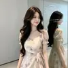 Vestido Elegante Roxo Floral Irregular com Babados na Cintura para Emagrecer - Estilo Francês para o Verão