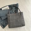 Bolso de mano portátil de gran capacidad con rayas blancas y negras, bolso de hombro combinable para mujer, primavera 2025