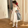 Vestido de Verano para Niñas 2026 Nuevo Estilo Pequeña Princesa Atuendo de Verano de Moda para Niños Mayores Vestido Blanco con Tirantes Transfronterizo