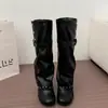 Botas de plataforma nuevas con hebilla de remache estilo europeo y americano para mujer, colección otoño/invierno 2026, elegantes y con estilo, que realzan la altura, modernas y llamativas con tacón grueso