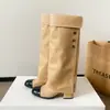 Nuevas botas de estilo otoño e invierno inspiradas en Chanel con bloques de color, caña ancha, tacón alto, no por encima de la rodilla, tacón grueso, elegantes botas largas para mujer