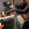 Botas de Neve Infantis Grandes Pequenas e Médias Forradas com Fleece Sapatos de Algodão Espessados 2024 Inverno Solado Macio Antiderrapante Botas de Cano Curto para Meninos
