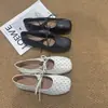 Primeiro Encontro com as Rasteirinhas de Bico Aberto com Laço de Bolinhas para Mulheres, Novo Estilo Primavera/Verão 2026, Salto Baixo, Casual, Versátil, Leve, Confortável nos Pés