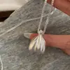 Pingente de Carteira de Designer Único Corrente de Suéter para Mulheres, Colar Longo Simples e Estiloso com Temperamento Versátil
