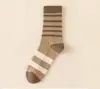 Calcetines de otoño e invierno para mujer color Maillard calcetines de caña media ins versátiles simples calcetines de felpa estilo universitario calcetines marrones