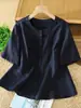 Nuevo top de camisa de algodón y lino de manga corta con cuello redondo y un solo botón, versátil para el verano, ropa casual para mujer, adelgazante y versátil