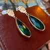Brincos Florais Vintage Retrô com um Toque de Luxo Leve e High-End, Design de Tarraxa com Franjas, Brincos Versáteis Atacado