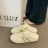 Mules femininas de verão com bico aberto para uso ao ar livre, novo modelo popular de 2026, tênis slip-on casuais super estilosos estilo Forrest Gump, sapatos brancos