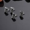 Disfruta de Accesorios de Moda Personalizados: Pendientes de Calavera Retro Europeos y Americanos Exagerados y Audaces con Diamantes y Acero de Titanio para Hombres, Venta al por Mayor