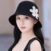 Sombrero de pescador tejido calado floral estilo coreano para niñas, adecuado para salidas de primavera y verano, sombrero tipo cubo que hace que la cara se vea más pequeña, versátil y adecuado para un look natural