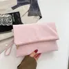 Bolso de Lunares para Mujer 2026 Nuevo Otoño Súper Caliente Exquisito Versátil Sobre Pequeño Cuadrado Bolso de Mano para Viaje Banquete