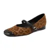 Zapatos de mujer con estampado de leopardo, punta redonda y suela blanda, nuevo modelo otoño 2026, zapatos Mary Jane con pedrería, cómodos para madres