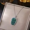 Cadena de clavícula de acero de titanio estilo retro nacional moda candado de paz de jade colgante de izaje todo partido temperamento accesorios de estilo chino de alta calidad
