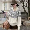 Suéter de tricô estilo Fair Isle retrô de gola alta estilo coreano com zíper frontal, projetado para ser usado como uma camada externa no outono, com corte que afina a silhueta e disponível em algodão cinza
