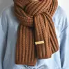 Bufanda de Punto Roja Versátil Estilo Coreano de Invierno para Mujer, Nuevo Calentador de Cuello de Alta Gama Atmosférico Cálido y A prueba de Viento para Parejas